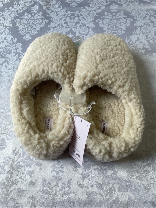 Auden Shoes - NWT Auden Cozy Cream Shearling Slipper Mules. Size 8.